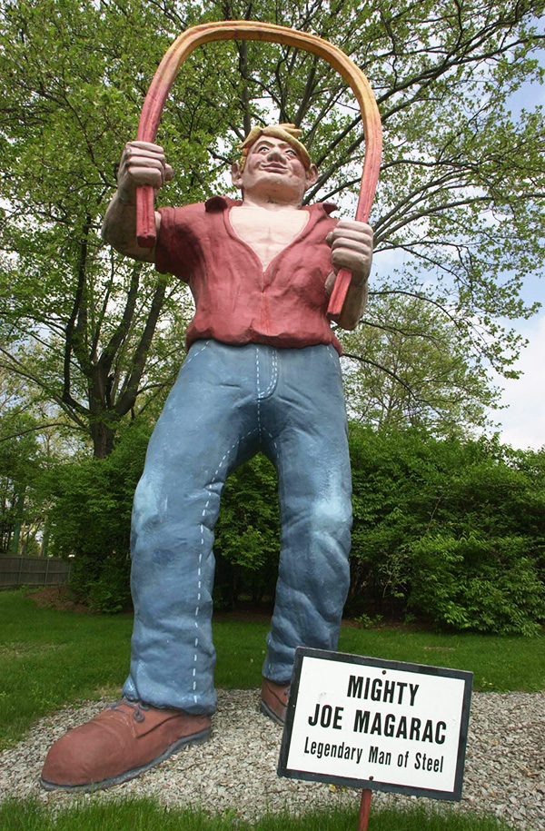 Joe Magarac statue as it appeared at Kennywood