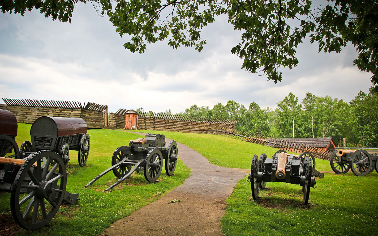 Canons and fenceline at Fort Ligonier
