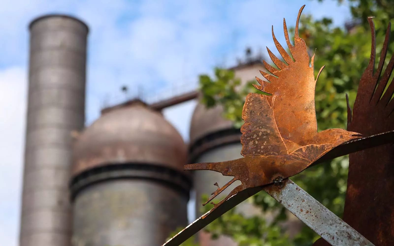 A bird from recycled rusty metal.